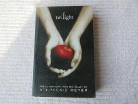 Twilight (The Twilight Saga, Book 1)