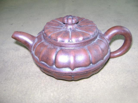 清代或民国时期紫砂壶、南瓜造型壶