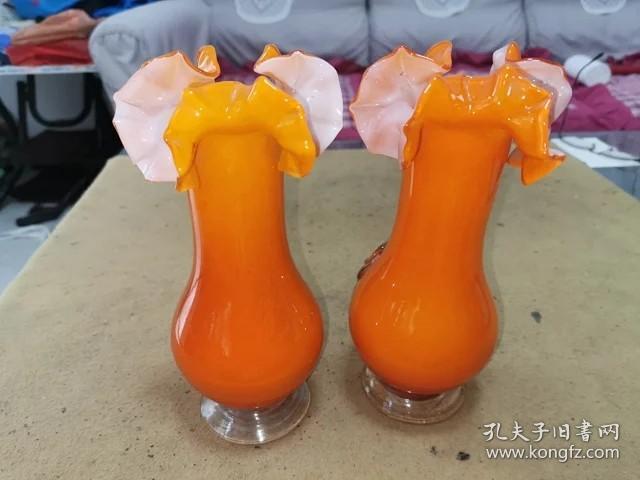 六七十年代时期纯手工堆花工艺、橘黄琉璃花瓶一对