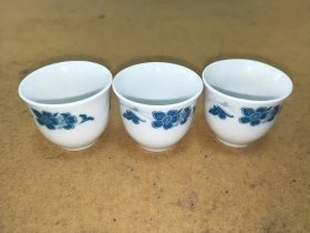 红色官窑醴陵瓷，幽蓝青花小酒杯