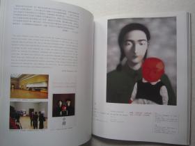 蔡国强、周春芽、方力钧、靳尚谊、丁方、刘炜、瞿广慈、王沂东、徐冰、陈逸飞、叶永青、罗荃木、罗中立、孟禄丁、尚扬、石虎、王广义、吴作人、杨飞云、张晓刚、等名家《中国油画及雕塑》大16开版本画集