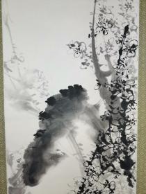 日本原装原裱 何宗逊1985年 ,第十八届现代水墨画精选画展优秀奖作品 《寒梅图》 。 画芯34×136厘米