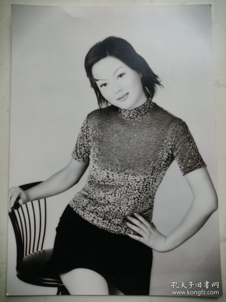 黑白照片：夏装美女（12*18cm）加底片