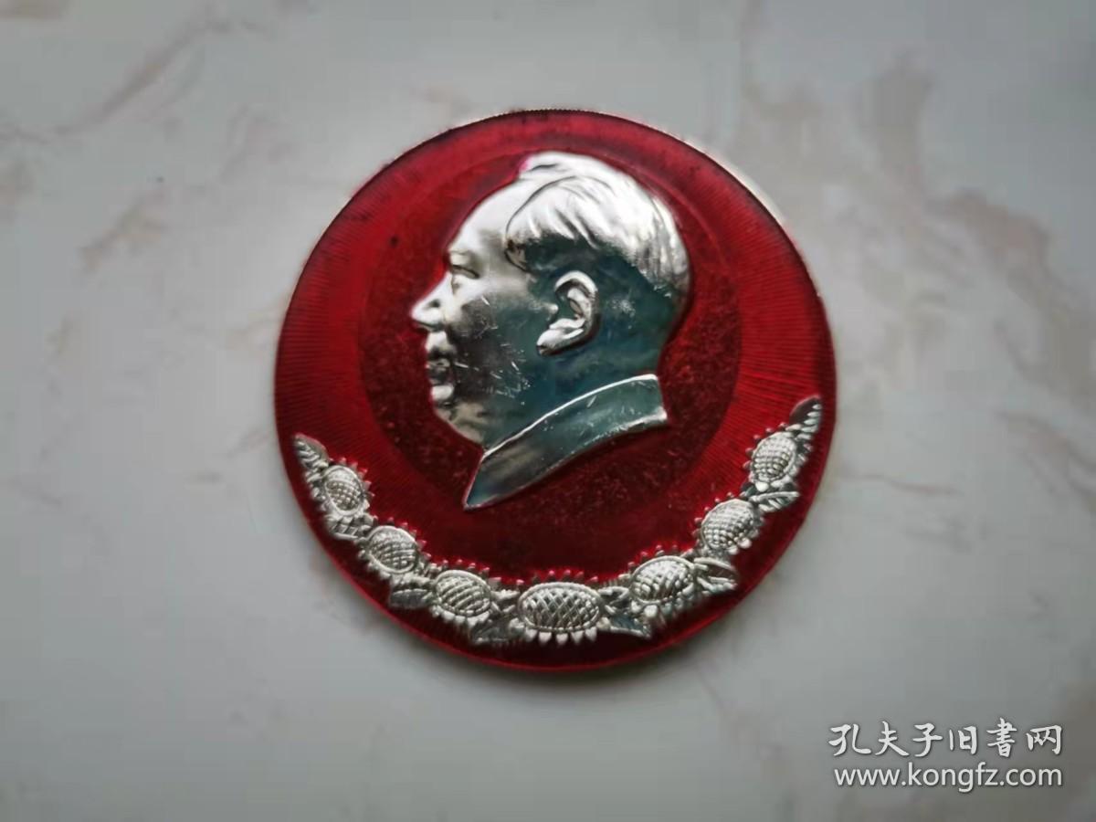 042  毛主席像章 （4cmx4cm）