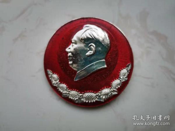 042  毛主席像章 （4cmx4cm）
