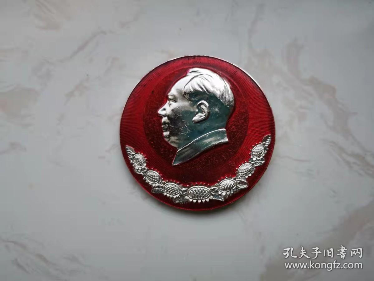 042  毛主席像章 （4cmx4cm）