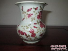 清代乾隆官窑粉彩渣斗