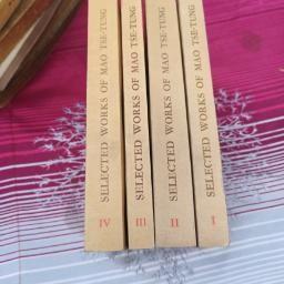 毛泽东选集1-4卷(英文版)内页非常干净。