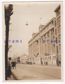 1932年，上海，苏州河北岸的东百老汇大街。