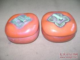 五六七红釉瓷、柿子造型香皂盒一对