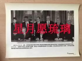 1995年11月21日波黑 克罗地亚 塞尔维亚草签结束波黑战争12月4日波黑和平协议在巴黎正式签署