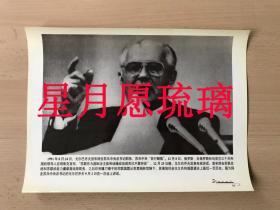 1991年8月24日戈尔巴乔夫宣布辞去苏共中央总书记职务苏共中央自行解散