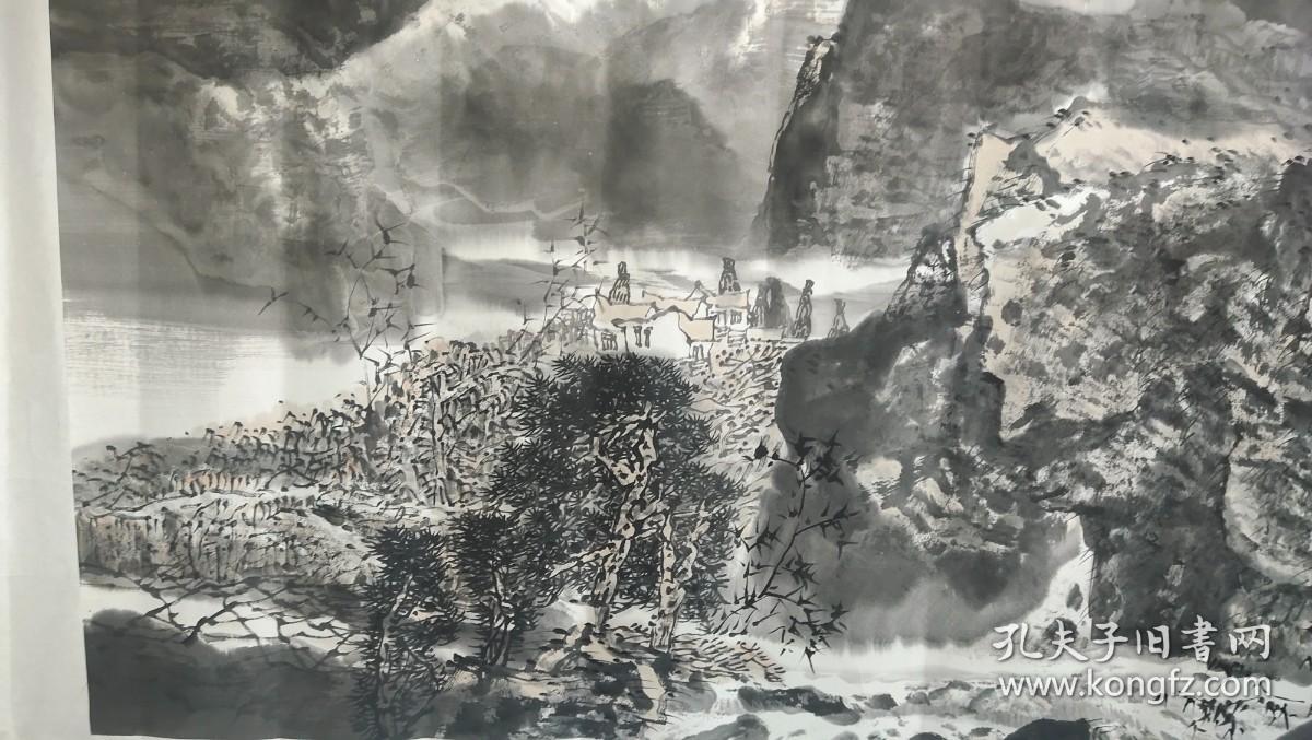 1021  李振华，中国山水画北派画家，早年结业于中国国家画院研究生班，中国美术家协会会员，中国教育电视台签约画家，北京中亿签约画家。 69*137品如图