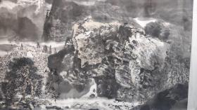 1021  李振华，中国山水画北派画家，早年结业于中国国家画院研究生班，中国美术家协会会员，中国教育电视台签约画家，北京中亿签约画家。 69*137品如图