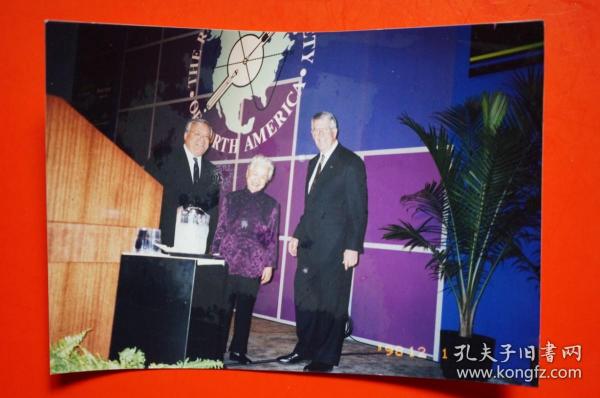 【中国医学影像学家、北京医院放射科原主任李果珍教授珍贵原版老照片之032】原版彩色照片，规格5英寸，尺寸（长×宽）：12.8厘米×9.0厘米。