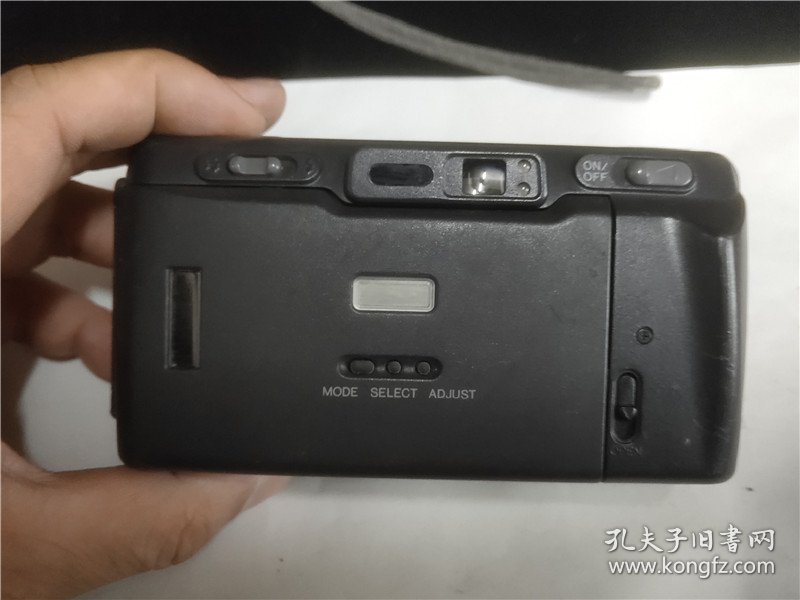 点击查看原图 美能达ZOOM70C相机