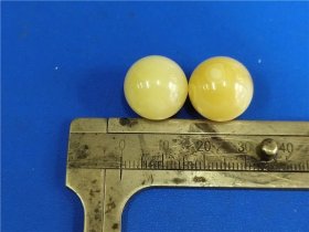 蜜蜡小珠2个直径1.6CM