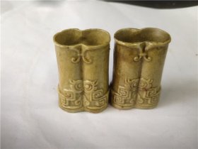 清晚期黄釉仿竹节纹双联笔插一对