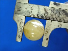 蜜蜡小珠2个直径1.6CM