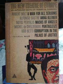 THE NEW THEATRE  OF EUROPE(1962年美国1版2印）扉页有签名  本书包括《天使的面具》《四季男人》《正义之宫中的腐败》等剧本