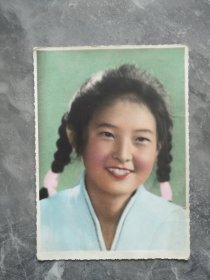 70年代扎双辫的手工上色美女照片