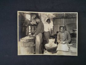 满洲国时期士兵食堂做饭照片一张