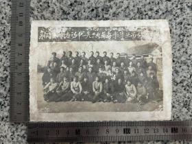 1969年，盐城射阳县新塘初中春季毕业合影，照片