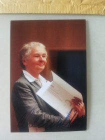 克里斯汀·纽斯林-沃尔哈德（Christiane Nüsslein-Volhard）亲笔签名照片，德国发育遗传学家，1995年诺贝尔生理医学奖得主。