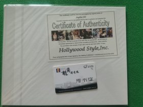 《古墓丽影》“罗拉” 安吉丽娜·朱莉 亲笔签名照片，带COA防伪证书。照片尺寸为10英寸25.4厘米×20.3厘米。
