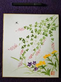 日本色纸卡纸画，蜻蜓低飞在草丛中。