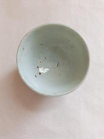 清代左右 豆青釉小茶杯 瓷茶杯 酒杯 直径62mm左右 具体请自鉴，老物件，年代请自鉴，暂定清代左右