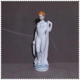 八十年代的出口美女瓷塑像