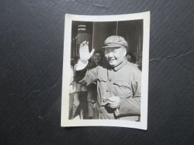 【银盐老照片】毛主席在天安门城楼上（钱嗣杰摄影）    尺寸：9.8厘米*7.5厘米