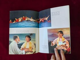 样板戏:革命现代京剧龙江颂(英文)压膜软精装