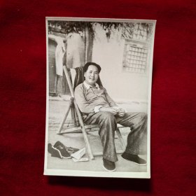 老照片：1948年毛泽东在河北省平山县西柏坡村（出书用图样照片）