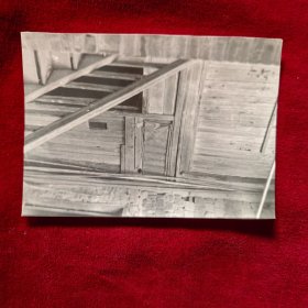 老照片：1932年至1933年毛泽民在白鹅洗砂厂旧居上楼的楼梯“寻觅革命先烈的足迹”---龙焕奇摄1986年