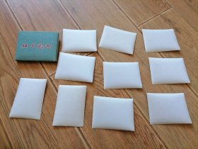 五十年代老照片《北京风光》10张，《北京古代建筑》9张，《北京新建筑》10张，三组29张合售，整洁干净，外盒有裂口看图，介意勿拍