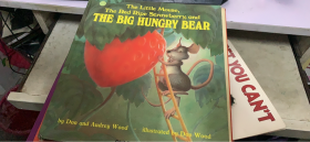 the Little Mouse , the Red Ripe Strawberry , and the Big Hungry Bear（109架）