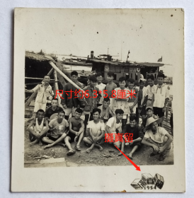 老照片：安徽安庆专区—东门外瓦窑段，1954年7月16日，长江防汛工作留影，安庆留真照相馆。有背题。