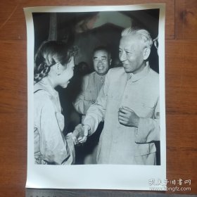 超大尺寸：1960年6月1日，刘少奇、朱德出席全国社会主义建设先进单位和先进工作者代表大会，接见全国文教先进工作者、西藏日喀则小学藏族老师扎西卓玛（78号）