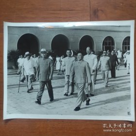 超大尺寸：1963年7月，邓小平、彭真、杨尚昆、刘宁一出访苏联参加两党会谈，刘少奇、周恩来、朱德到北京机场送行（95号）