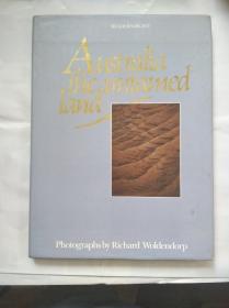 外文原版摄影书籍画册：Australia the untamed land （书前有外文签名）