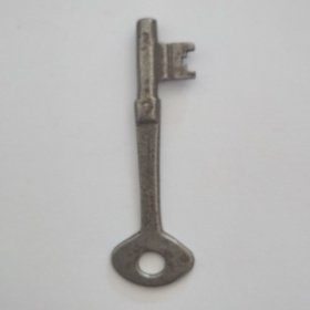 老锁钥匙：铁制 老钥匙  （长8 厘米）