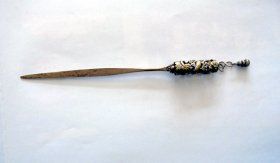 老物件：  龙图案镂空  老银簪子   （长14.4厘米，宽1厘米，重11.2克）
