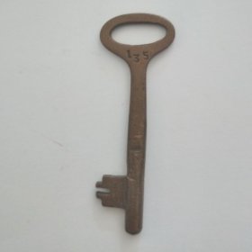 老锁钥匙：铜制 老钥匙  （长8 厘米）