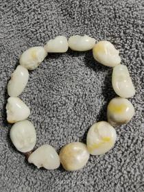 纯天然和田籽玉手串12棵1.8/1.3Cm。品相如图包老包真。很有收藏价值。