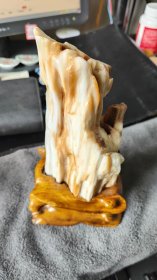 纯天然缅甸树化玉摆件22/10Cm。品相如图包真很有收藏价值。