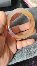 纯天然新疆金丝玉手镯内径5.7Cm。品相如图包真。，