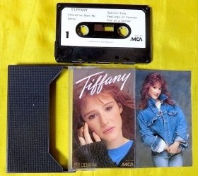 磁带                蒂芬妮《同名首专》1987（黑卡、华纳）