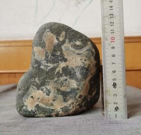 3斤多重的奇石一块